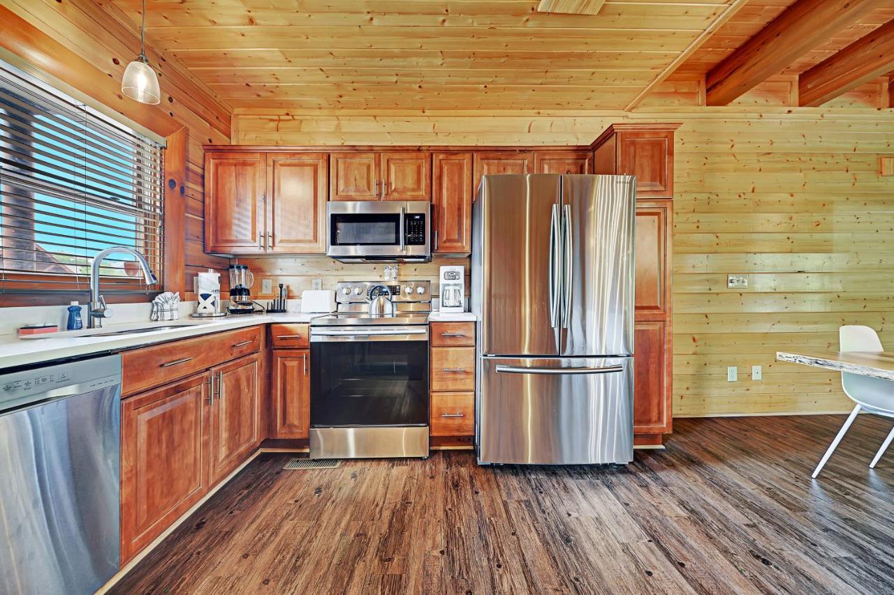 فيلا سيفيرفيلفي Gorgeous Large Mountain View Cabin W Hot Tub, Free Wifi, Games المظهر الخارجي الصورة