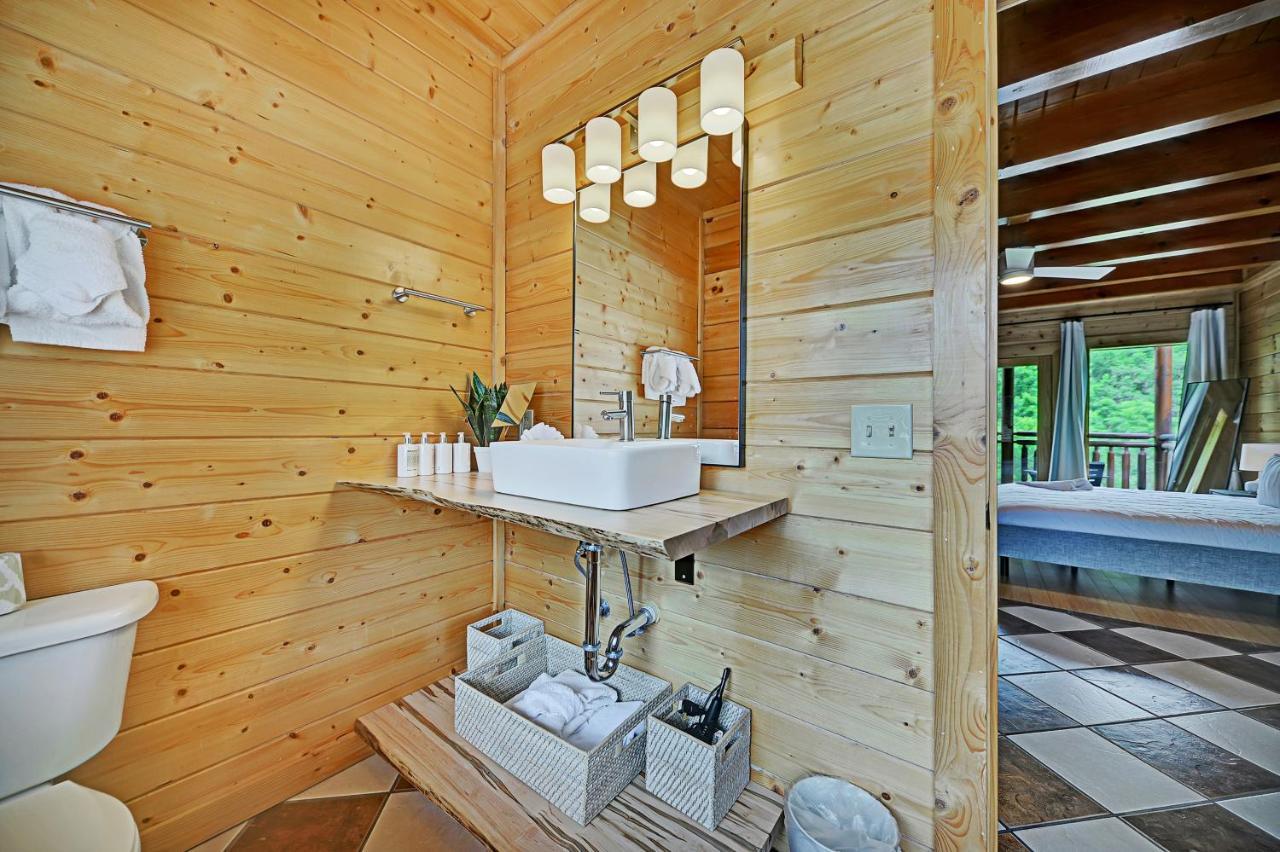 فيلا سيفيرفيلفي Gorgeous Large Mountain View Cabin W Hot Tub, Free Wifi, Games المظهر الخارجي الصورة