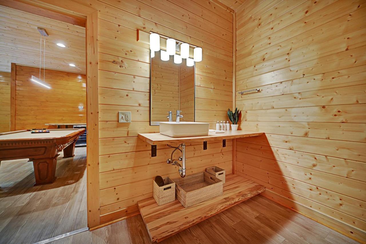 فيلا سيفيرفيلفي Gorgeous Large Mountain View Cabin W Hot Tub, Free Wifi, Games المظهر الخارجي الصورة