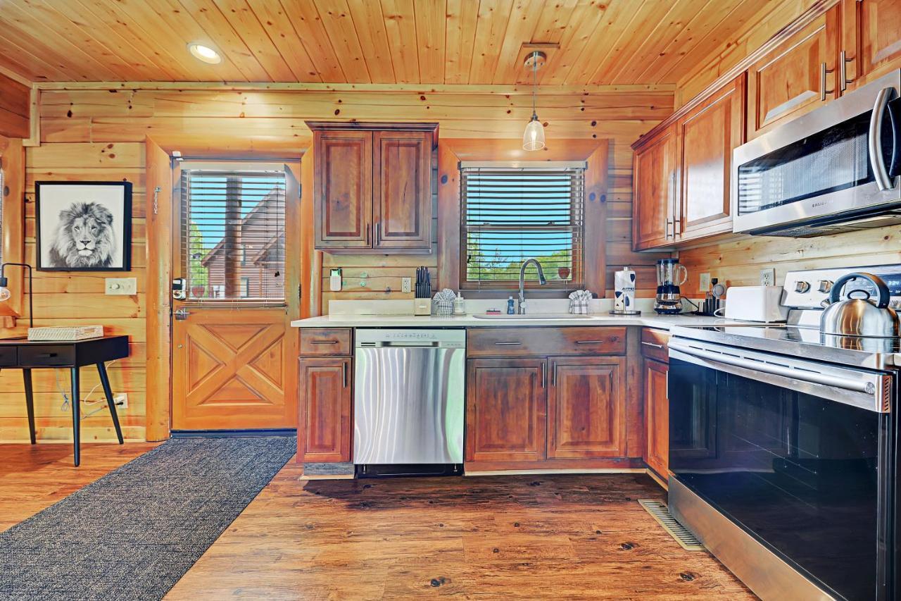 فيلا سيفيرفيلفي Gorgeous Large Mountain View Cabin W Hot Tub, Free Wifi, Games المظهر الخارجي الصورة