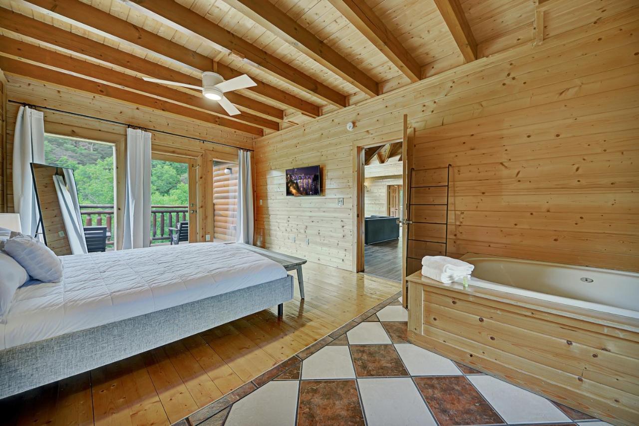 فيلا سيفيرفيلفي Gorgeous Large Mountain View Cabin W Hot Tub, Free Wifi, Games المظهر الخارجي الصورة