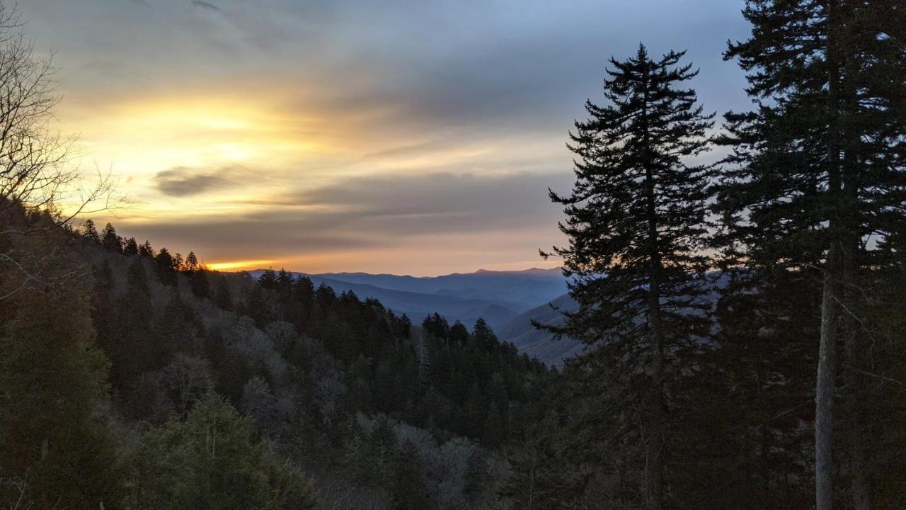 فيلا سيفيرفيلفي Gorgeous Large Mountain View Cabin W Hot Tub, Free Wifi, Games المظهر الخارجي الصورة
